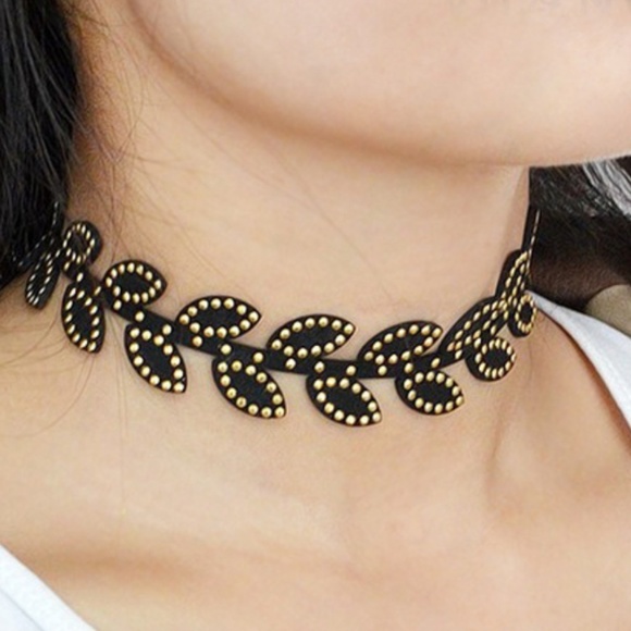 WickedWondersVIPBling.com Jewelry - Choker Necklace - Don't LEAF Me This Way